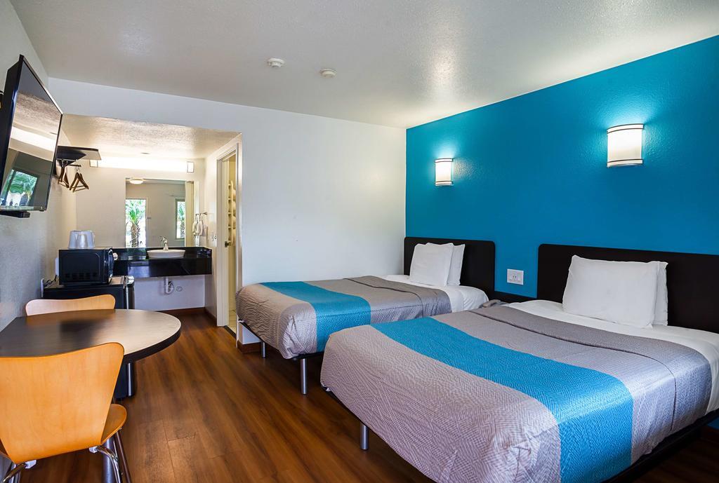 Motel 6-Ventura, Ca - Downtown Екстер'єр фото