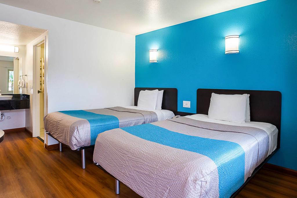 Motel 6-Ventura, Ca - Downtown Екстер'єр фото