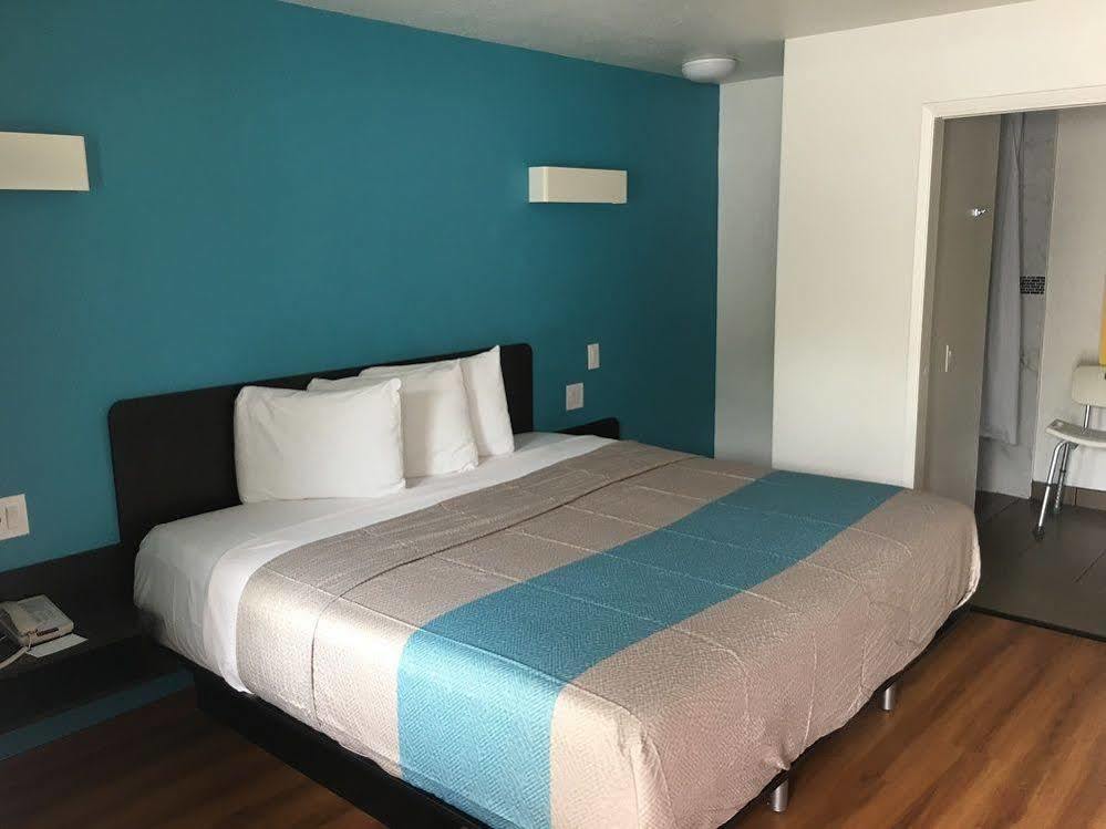 Motel 6-Ventura, Ca - Downtown Екстер'єр фото