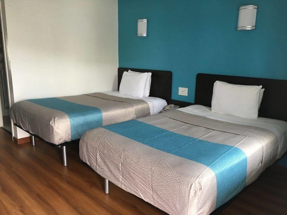 Motel 6-Ventura, Ca - Downtown Екстер'єр фото